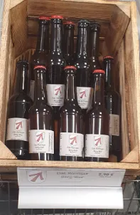 Holzkiste mit Flaschen Roringer Berg-Bier im Laden